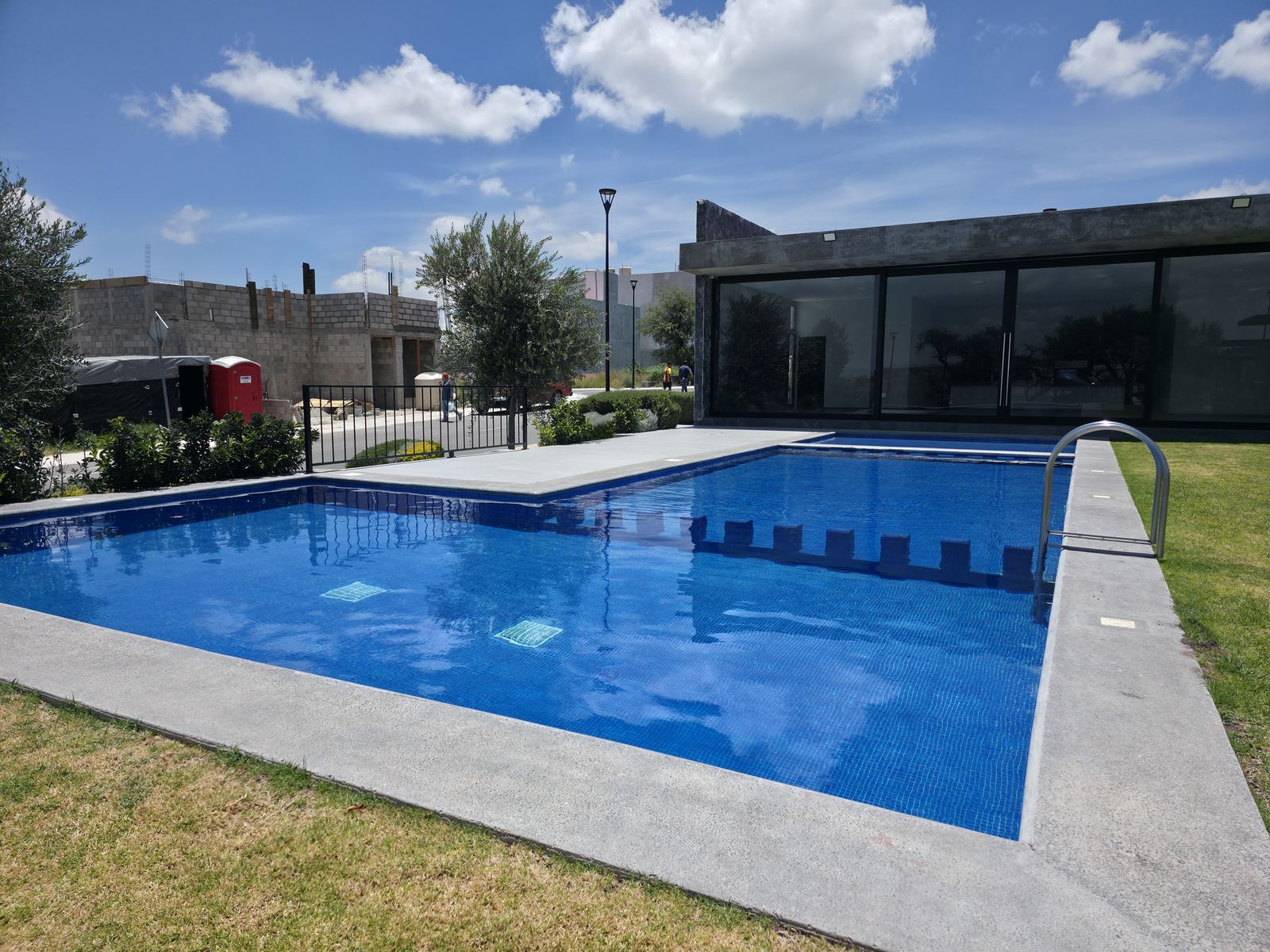 Alberca con chapoteadero