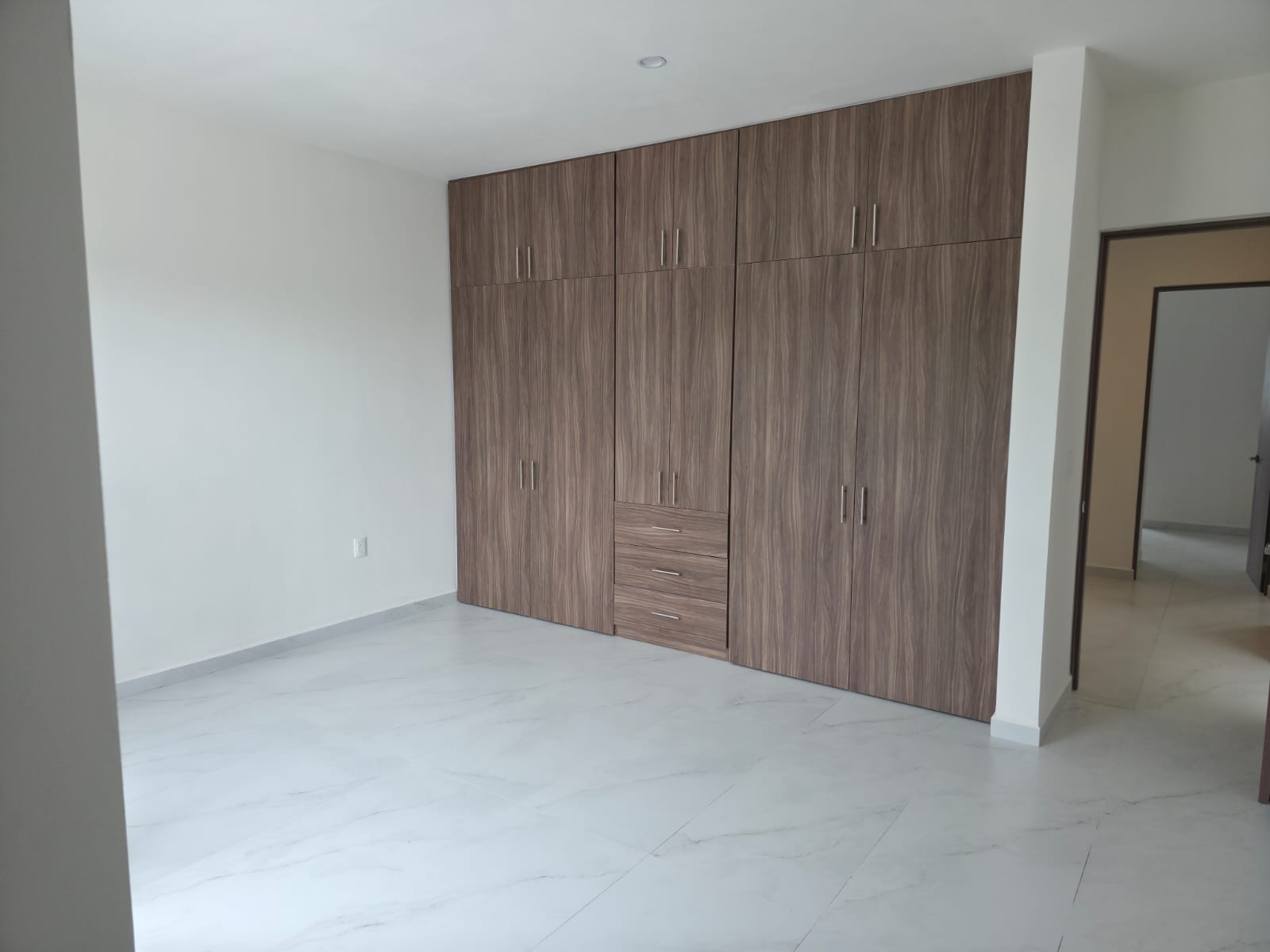 Recámara con clóset integrado laminado