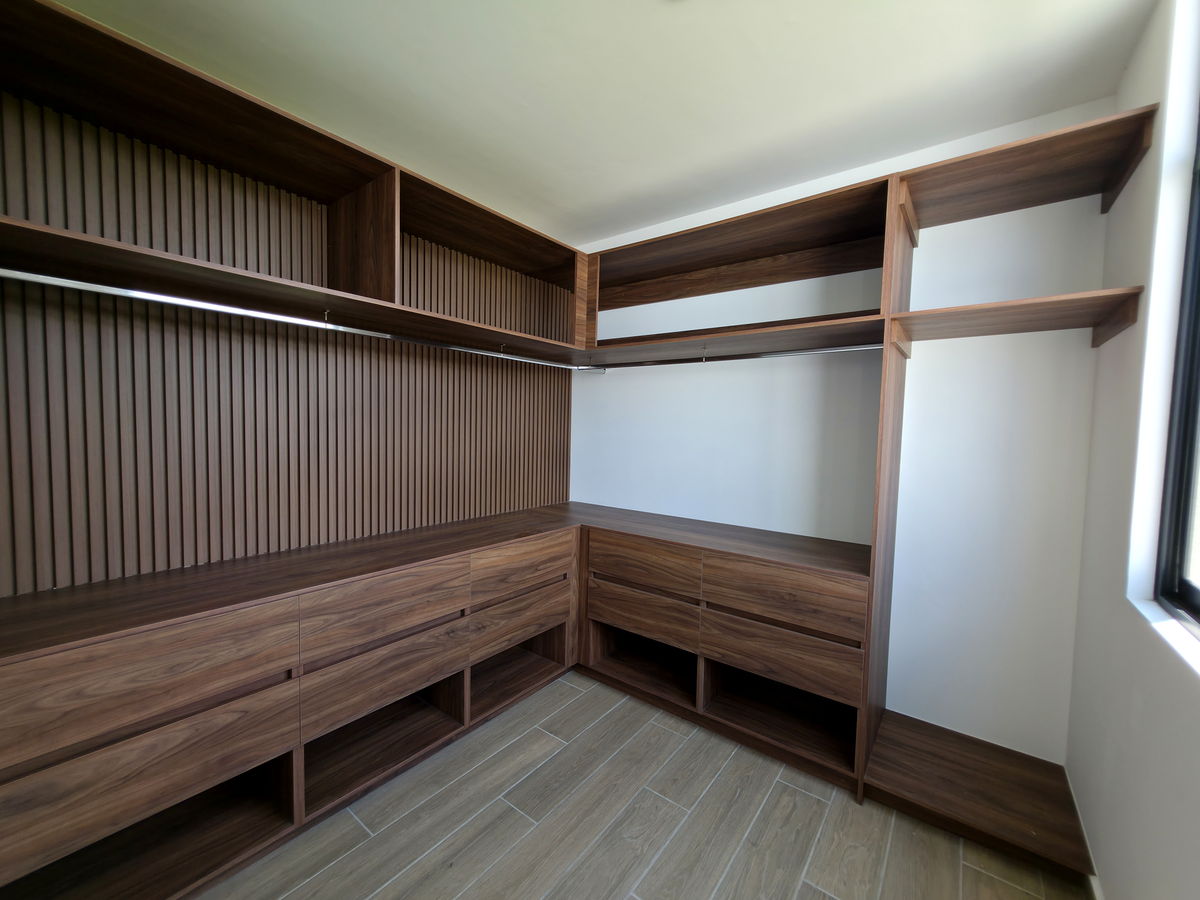 Vestidor de la recámara principal