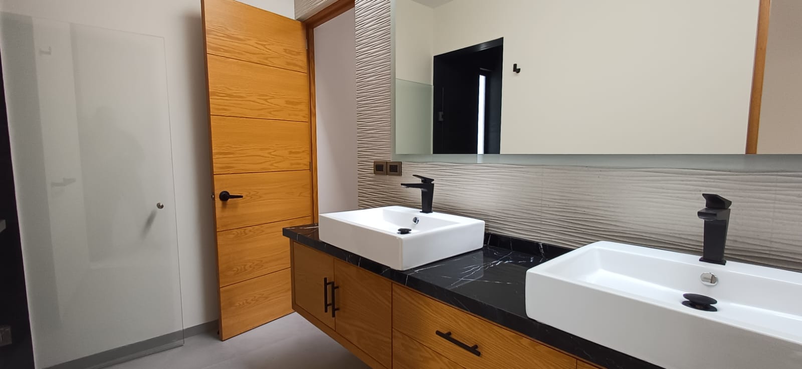 Baño principal doble lavabo