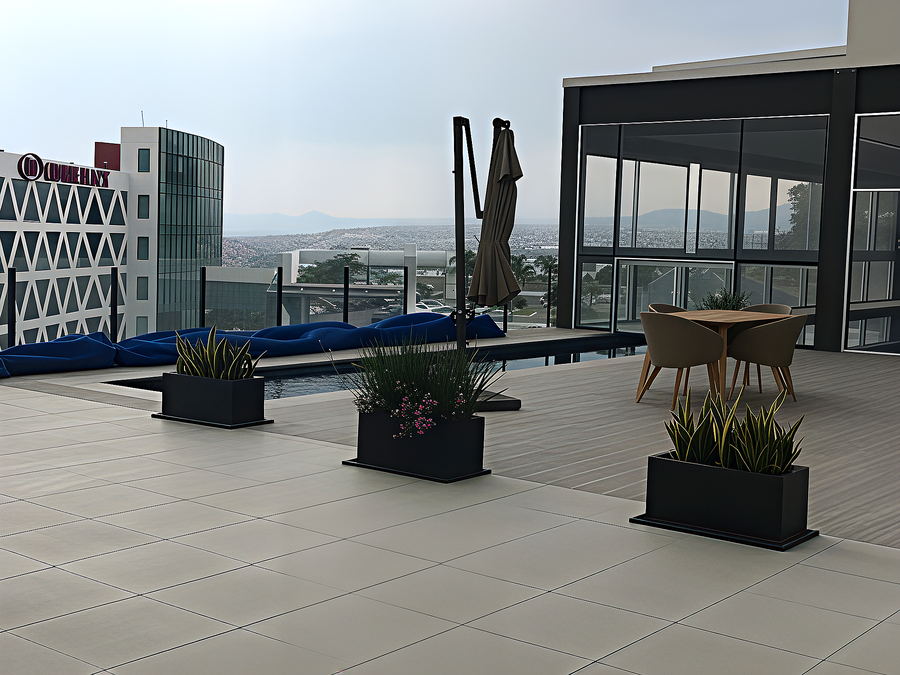 Terraza y alberca